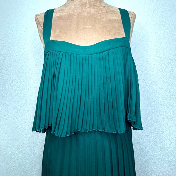 ASOS Green Pleated Maxi Dress - Picture 2 of 8